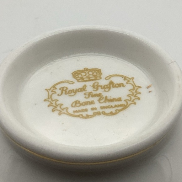 Royal Grafton England Bone China Floral Teacup and Saucer - Picture 9 of 10
